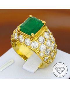 5,50 Carat Brillant Smaragd Ring 750 / 18 Kt Gold Gr. 54,5