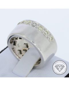Massiver Fancy Color Brillant Ring 750 / 18 Kt Gold Gr. 55,5